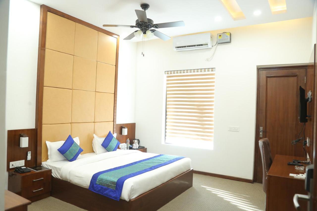 Inter Urban Hotel Rohtak Exterior foto